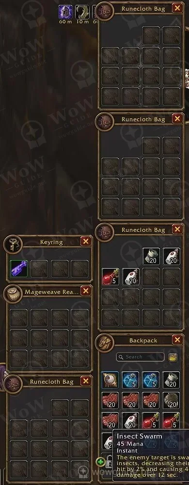 Açık çanta pencereleri: dört Runecloth Bag, bir Mageweave çanta, Keyring ve Backpack; bazı yuvalarda yığın hâlinde eşyalar